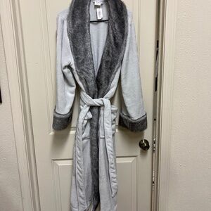 Soma Bathrob